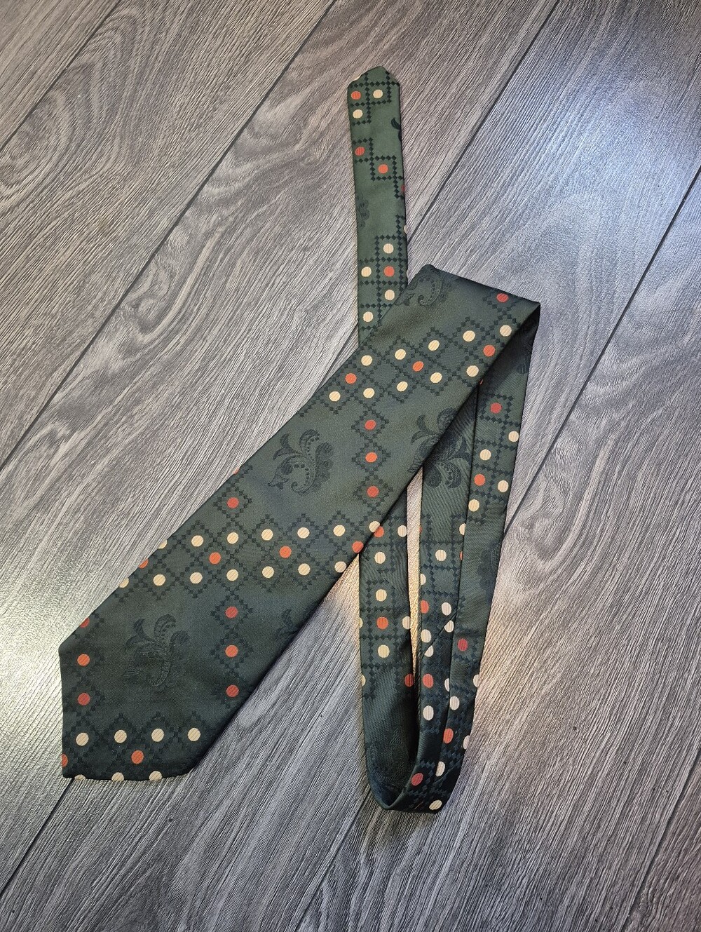 VTG Ronell Green Geometric Dot Pattern Men's Tie – Made in Ireland